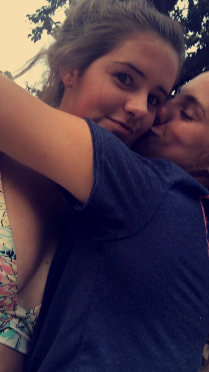 Im_macie's tweet photo. Happy 18th to this wacko!!! Loveee you💛💛 https://t.co/ROTo9FwB59