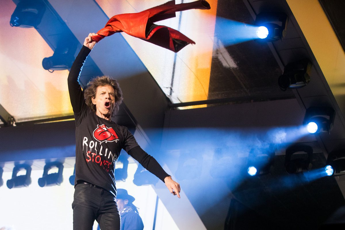 MickJagger's tweet photo. Thanks for an amazing 2017, I look forward to seeing you all next year! #HappyNewYear https://t.co/VHHHNFcSHV