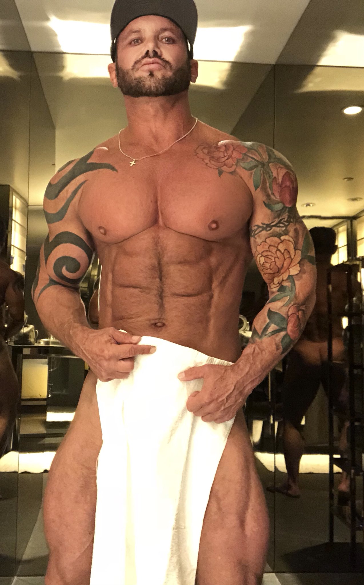 Scott Cullens on Twitter: &quot;Happy New Year and Bonne Année! Leaving 2017 full of gratitude. I am