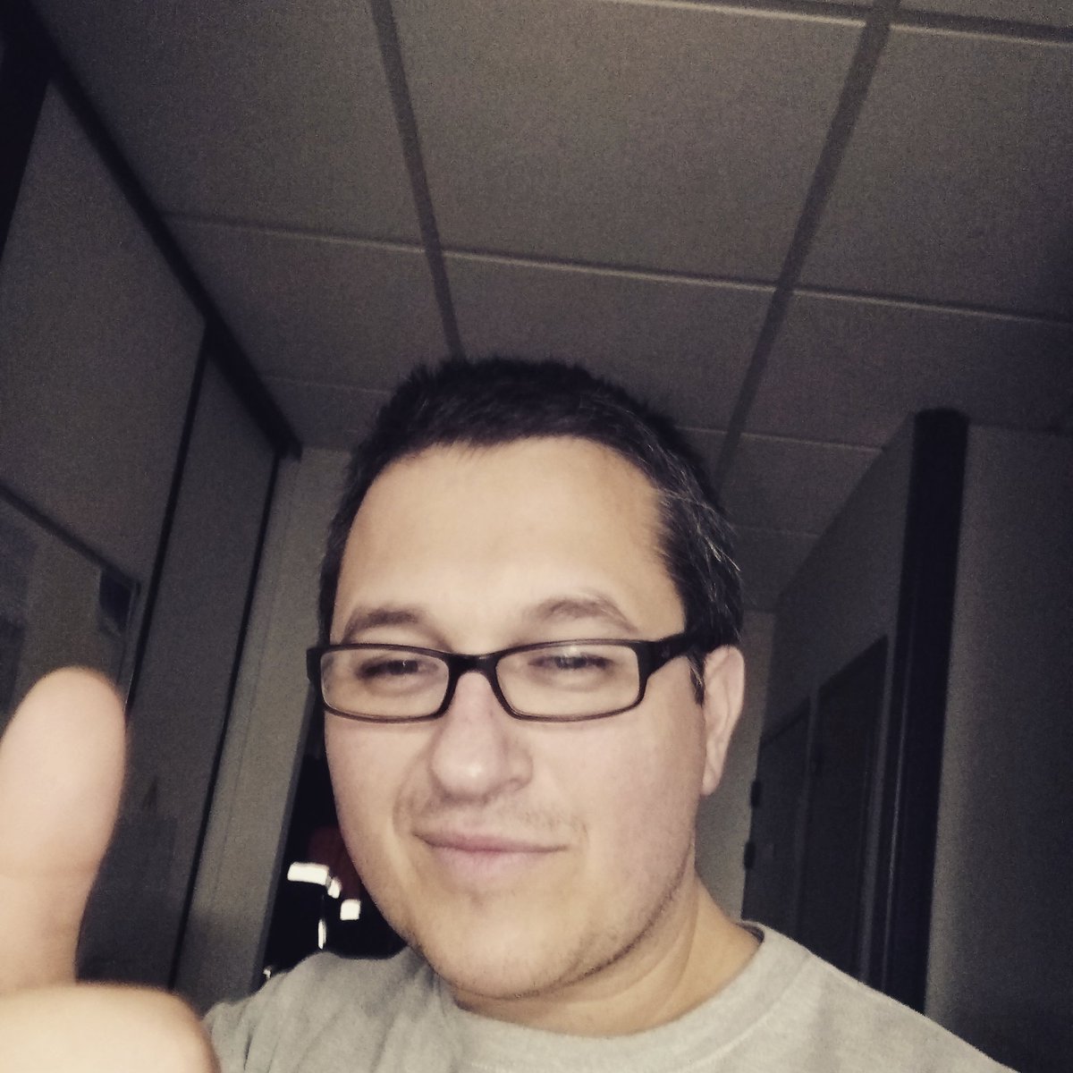Jcastelin's tweet photo. Je suis au boulot , mais je vous souhaite le meilleur  pour l'année 2018 

HAPPY NEW YEAR IN 2018 !!😉🍾🥂🎉 https://t.co/Oc3M6ShBjn