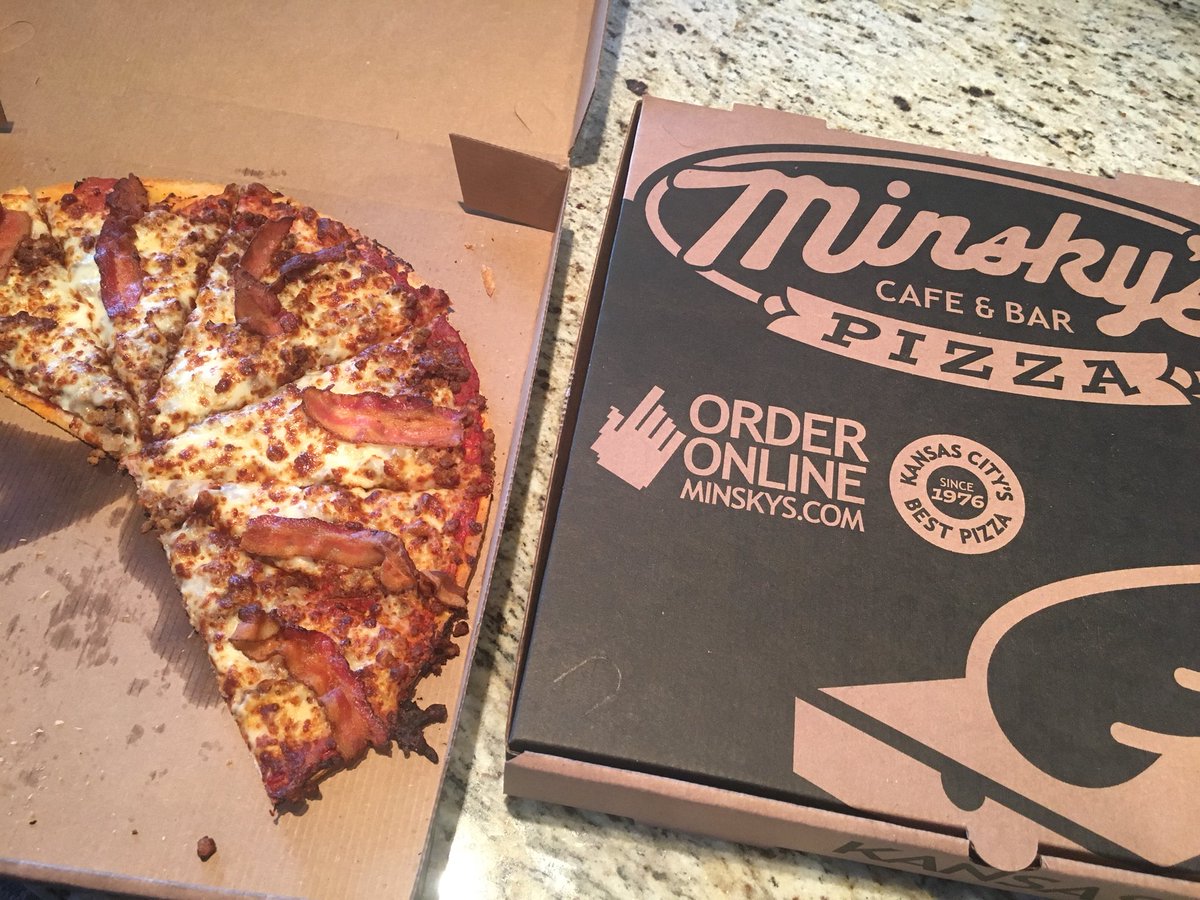 emptynestersat's tweet photo. You know what’s good on #GAMEDAY ? #primecut #bacon @MinskysPizza #ChiefsKingdom #chiefs #Mahomes @Chiefs https://t.co/TSok2Y8kVp