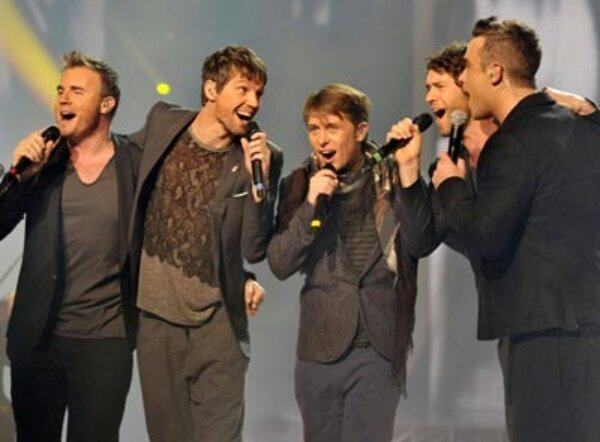 TakeThatFanBase's tweet photo. '@robbiewilliams: 'I'll rejoin Take That - with or without Jason' #butnotinthenexttwoorthreeyears 
https://t.co/jIp2NKDNwa

#opendoor #comeback #rejoin #fivepiece #fourpiece #honest #solosegment #all #solosection #bigfan #Mark #massivefan @GaryBarlow #stuff #perfectgig #thoughts https://t.co/PIzA5LTUQ4