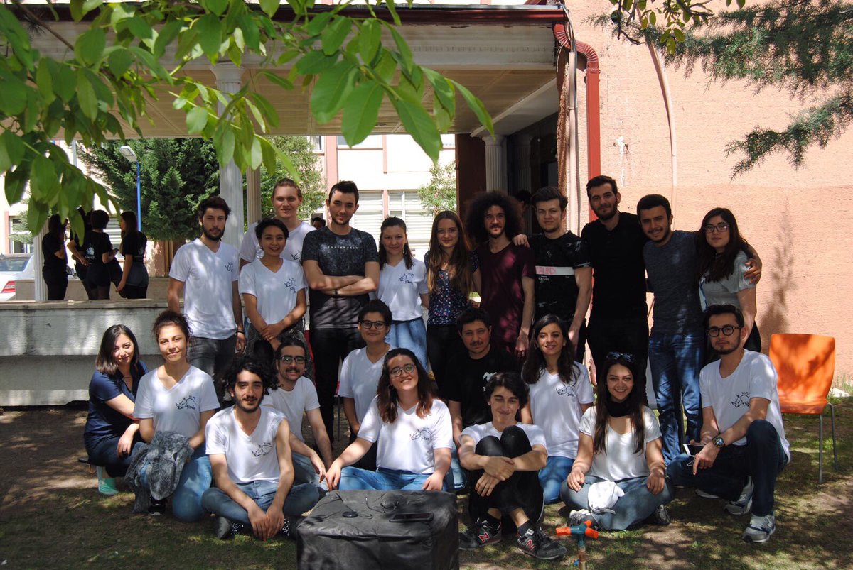 2017'yi güzel topluluklar tanıyarak,dostluklar kazanarak, güzel işler çıkararak geride bıraktık. 2018'e girerken de Tiyatro Akademi Sanat Festivali olarak heyecanımız katlanarak artıyor. 2018 senesinin sanatın durmayacağı, daima ilerleyeceği güzel bir yıl olmasını dileriz!