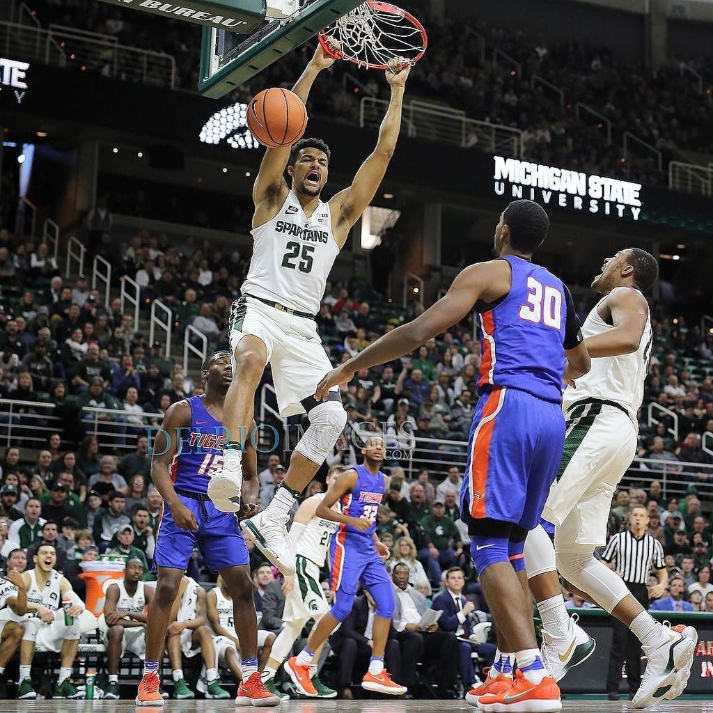 delrioimages's tweet photo. #msu Kenny Goins dunk!! @k_g_1_2_ #delrioimages https://t.co/o62PO2Wbyn https://t.co/uzeqcMleqG