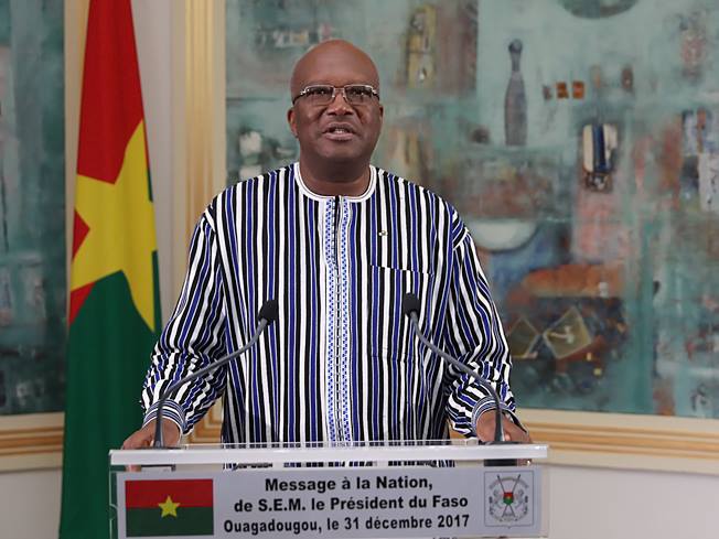 presidencebf's tweet photo. MESSAGE A LA NATION
DE SON EXCELLENCE MONSIEUR
ROCH MARC CHRISTIAN KABORÉ
PRÉSIDENT DU FASO, PRÉSIDENT DU CONSEIL DES MINISTRES https://t.co/z6cwsWTo10 https://t.co/OxbG55viQO