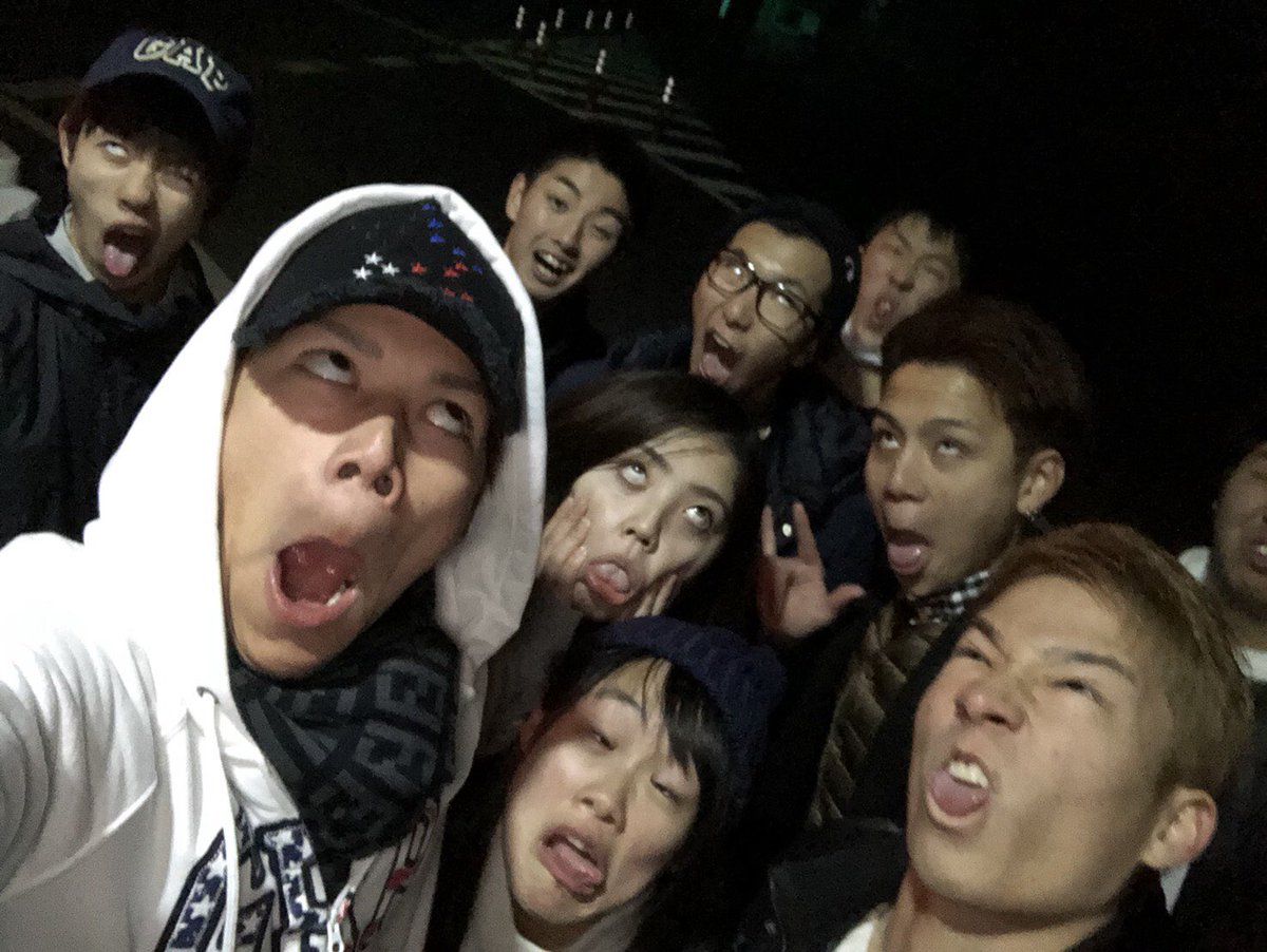 Mo8e2's tweet photo. 稲東で年末から年越し過ごしてる😆😆

ばり好き嫌い激しいで
地元も嫌いな人ばっかやけど、
あん��い楽しかった💓

もぉ朝やもんね～元気やなぁ～
来年もこのメンバーがいいねぇ笑 https://t.co/We5mvBbcSw