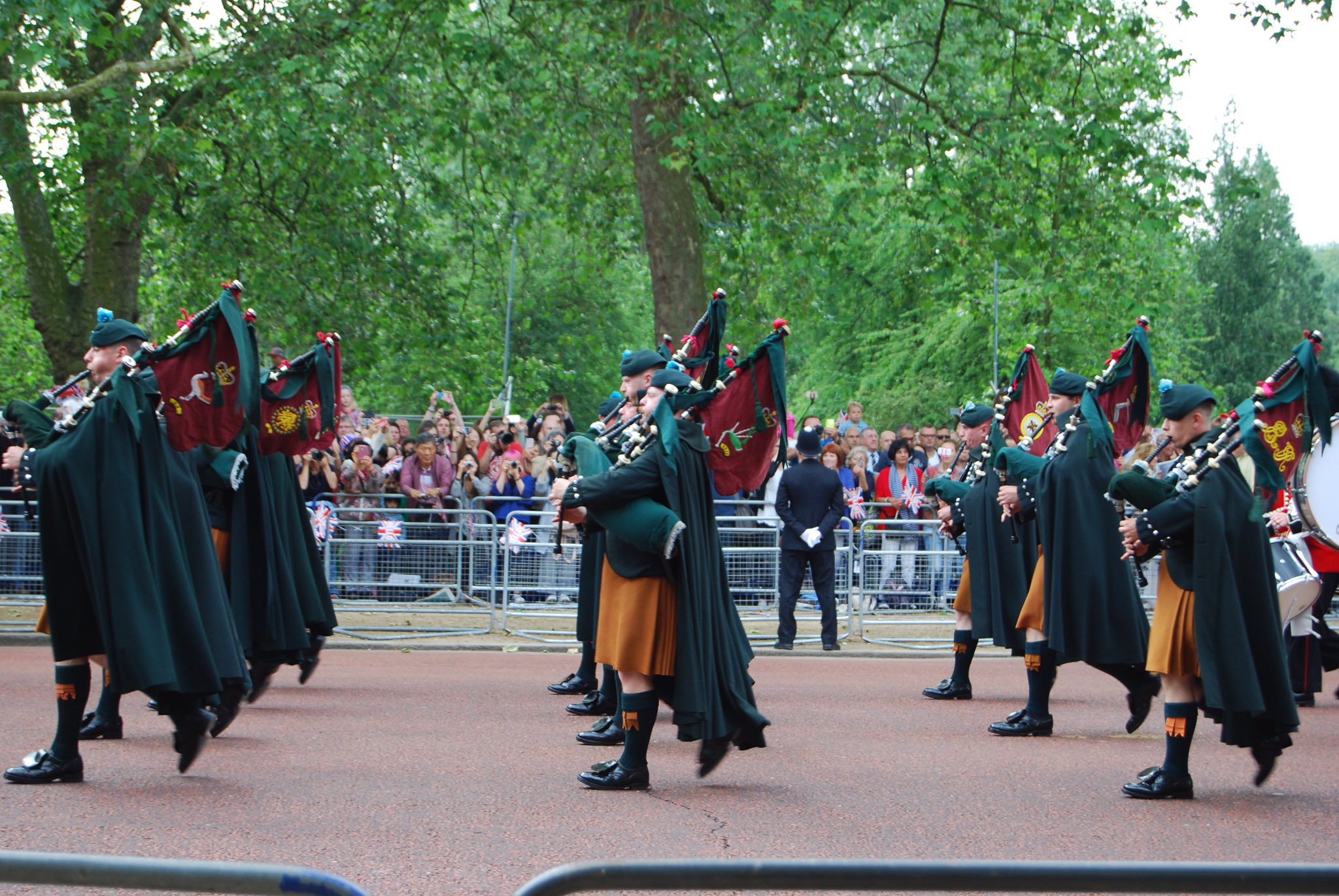 Eriy クリエポ F 23 En Twitter イギリスの軍服がやっぱり一番かっこいい マント 本当にマントが好き 靴下についてるひらひらもやばい 歩くときにつま先ツンとしてるところも良い