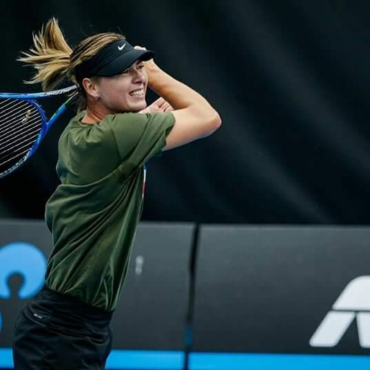 jheannie77cs's tweet photo. Ohh well, here she comes..😍💪 @MariaSharapova on court practice in Melbourne and getting ready for the Australian Open 🎾🏆 I cannot wait! Goodluck Maria..👊 #australianopen18 https://t.co/3fEYoGC4iU
