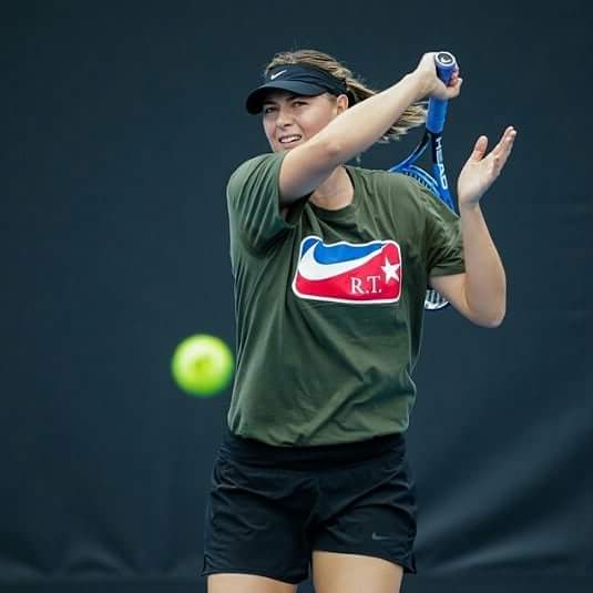 jheannie77cs's tweet photo. Ohh well, here she comes..😍💪 @MariaSharapova on court practice in Melbourne and getting ready for the Australian Open 🎾🏆 I cannot wait! Goodluck Maria..👊 #australianopen18 https://t.co/3fEYoGC4iU