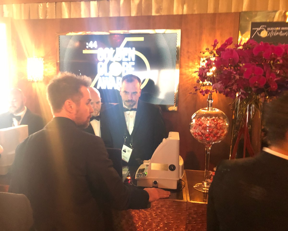 It’s the #GoldenGlobes engraving station’s first arrival! Sam Rockwell.