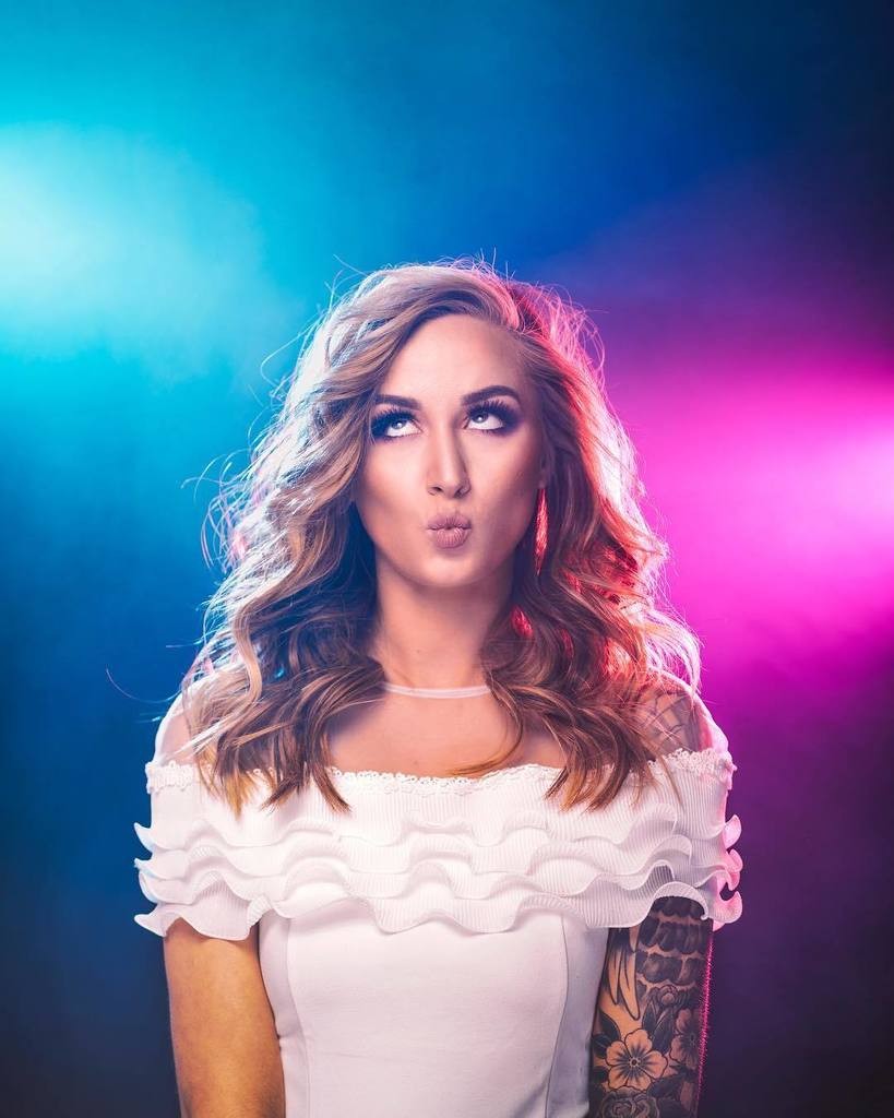 Hey IGWichita community. <a href="/dhildebrandt14/">Derek!</a> here showing you the finished product from last night’s story.  This image of <a href="/aliciaaamariee/">@|¡€¡@ ♡</a> was taken in <a href="/kimbercrom/">Kimber</a> ‘s new studio.  The lighting setup included 4 separate studio lights. The two in the back had color gels on them wh…