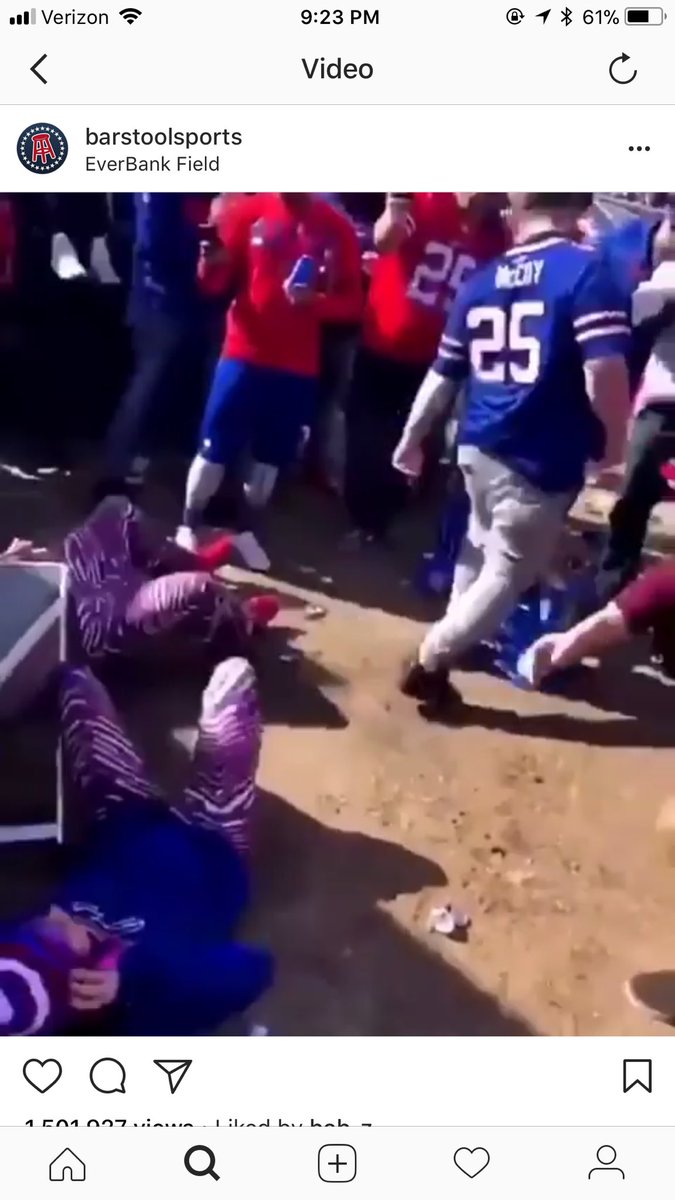 Kaconn8's tweet photo. my whole life I made fun of my dad in these pants...... #BillsMafia #dadstopbreakingtables #sorrybills https://t.co/ciXNHVF5Sq