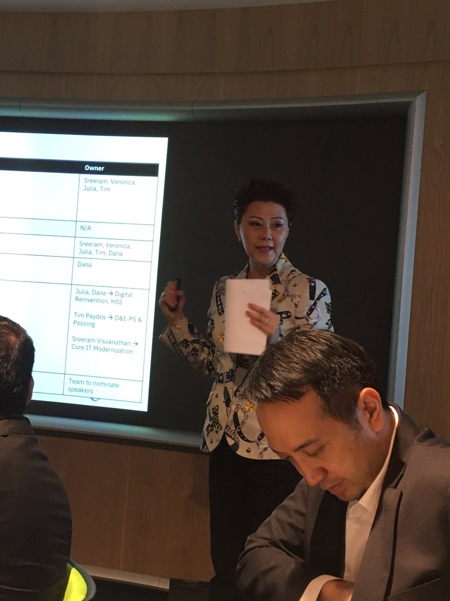 JuliaGlidden's tweet photo. AP leader Veronica Allen kicks off #APBold @ibm #design #studio in #Singapore! https://t.co/n8FtznLKit