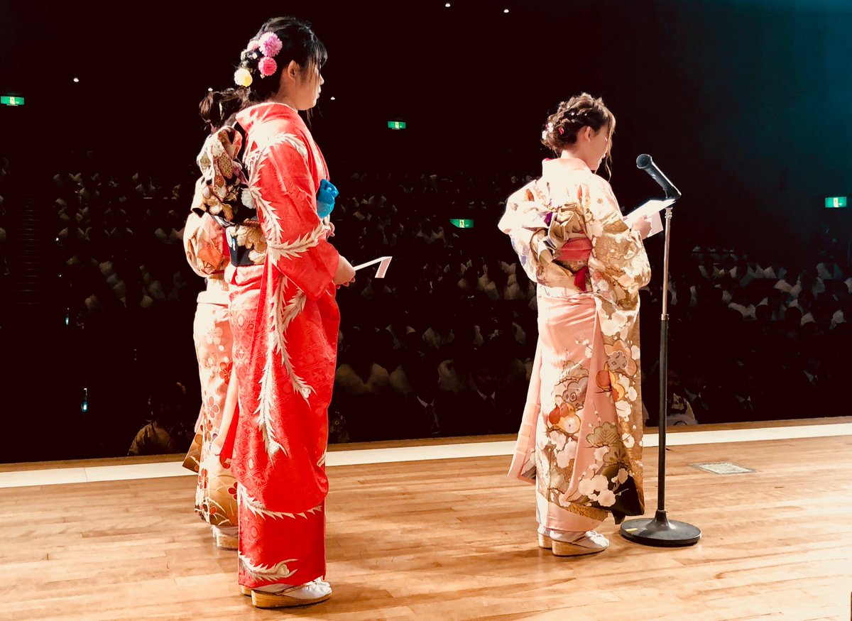 川田ひろし 香芝市成人式 本日は地元の香芝市成人式に出席した 子ども達の成長も早いもので もう成人式を迎える歳になったのか と驚くと共に 立派に成長した姿は嬉しく思えた 思い切って未来に夢を持って挑戦して欲しい 必ず笑顔が待っている