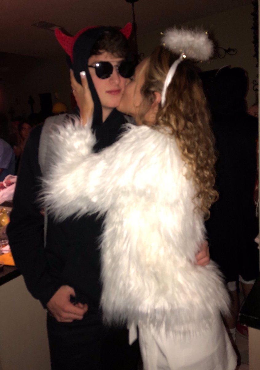 katarinamapes's tweet photo. happy 18 love you❤ https://t.co/Dw3OLERlxX