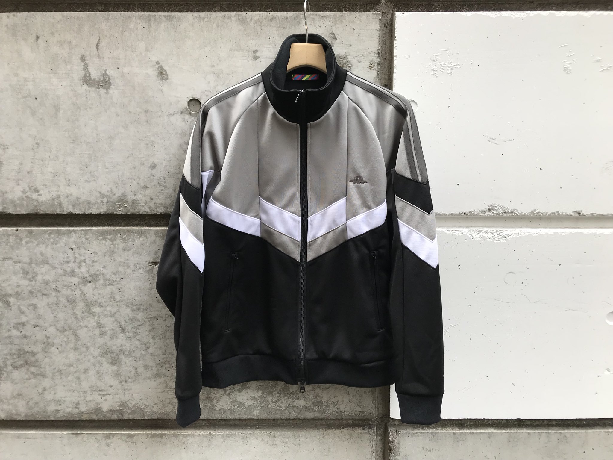 1LDK på X: «is-nessのトラックジャケットは、独特の配色が目を