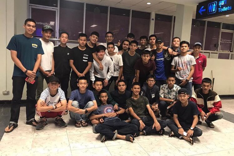 ttssspp's tweet photo. รู้สึกโชคดีที่ย้ายมาแสงทองตอน ม4 เรื่อง โรงเรียนก็ดี เรียนก็ดี กีฬาก็ดี โดยเฉพาะเพื่อน ที่นี่คือที่สุดในชีวิตมัธยมปลายละ กูแม่งรักแสงทองเพราะเรื่องเนี่ย อีก2เดือนพวกมึงก็จบละ กูขอให้เอนท์ติดคณะที่หวังกันนะ ขอบคุณทุกๆอย่าง ขอบคุณพระเจ้าที่ส่งพวกแม่งมาเป็นเพื่อน รักพวกมึงนะ💕 #ST38 https://t.co/LyxbdUebkS