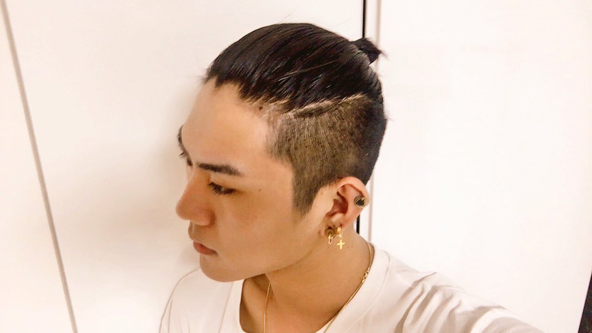 Kohey イメチェン 一年前に坊主にしてたのが懐かしい 坊主の反動でずーっと髪くくりたくてやっと結べた たまに前髪下ろしてあざとく自撮りするね Kohey イメチェン 一年前に坊主にしてたのが懐かしい 坊主の反動でずーっと髪くくりたくてやっと結べた たまに前髪下ろしてあざとく自撮りするね