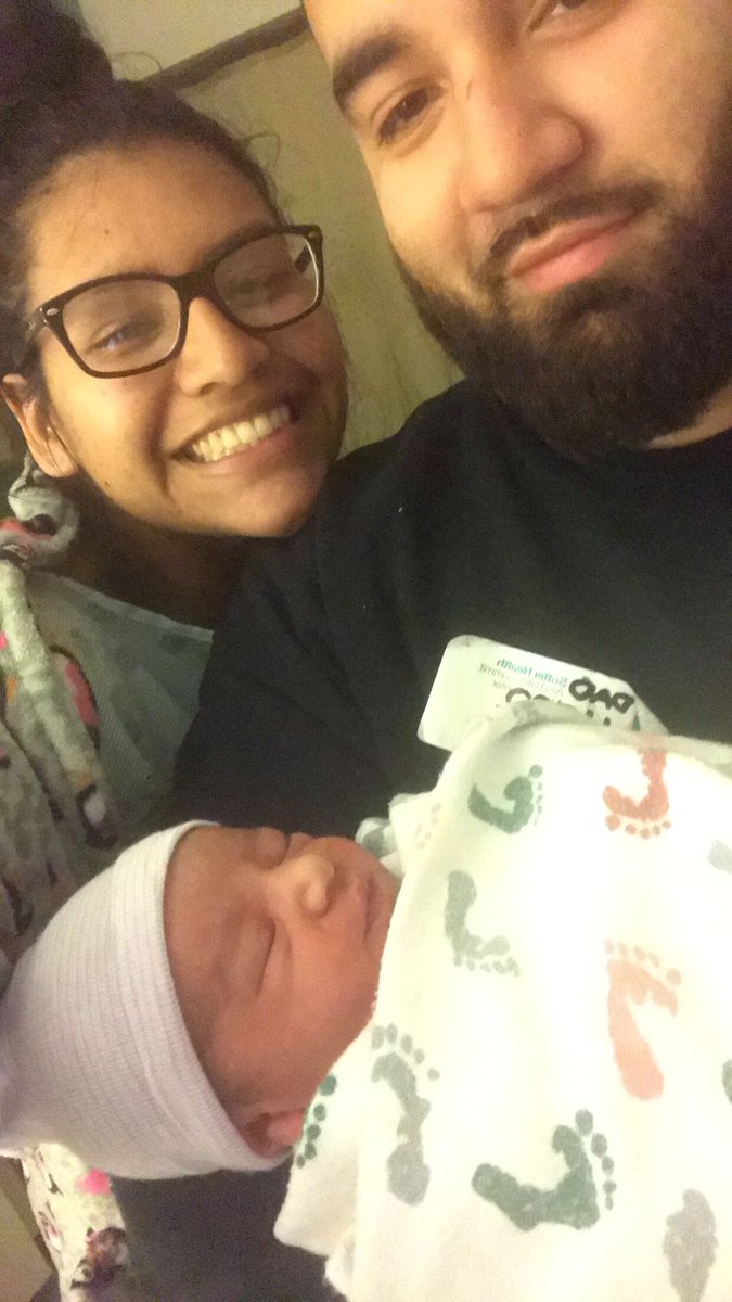 alex_gurl118's tweet photo. My whole world in one picture 💕💕💕 #postlabor https://t.co/GJ1YekgmGL