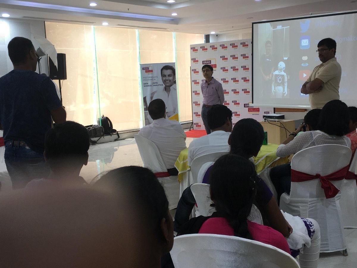 gradvalley's tweet photo. GradValley made Tanmay Bakshi be easy access and approachable to many students in Coimbatore with Meet & Greet at Brookefields Mall in Coimbatore.
#Vimal Veereshwarayya Ph.D #GradValley Data Science #Tanmay Bakshi https://t.co/RcJzFYIOex