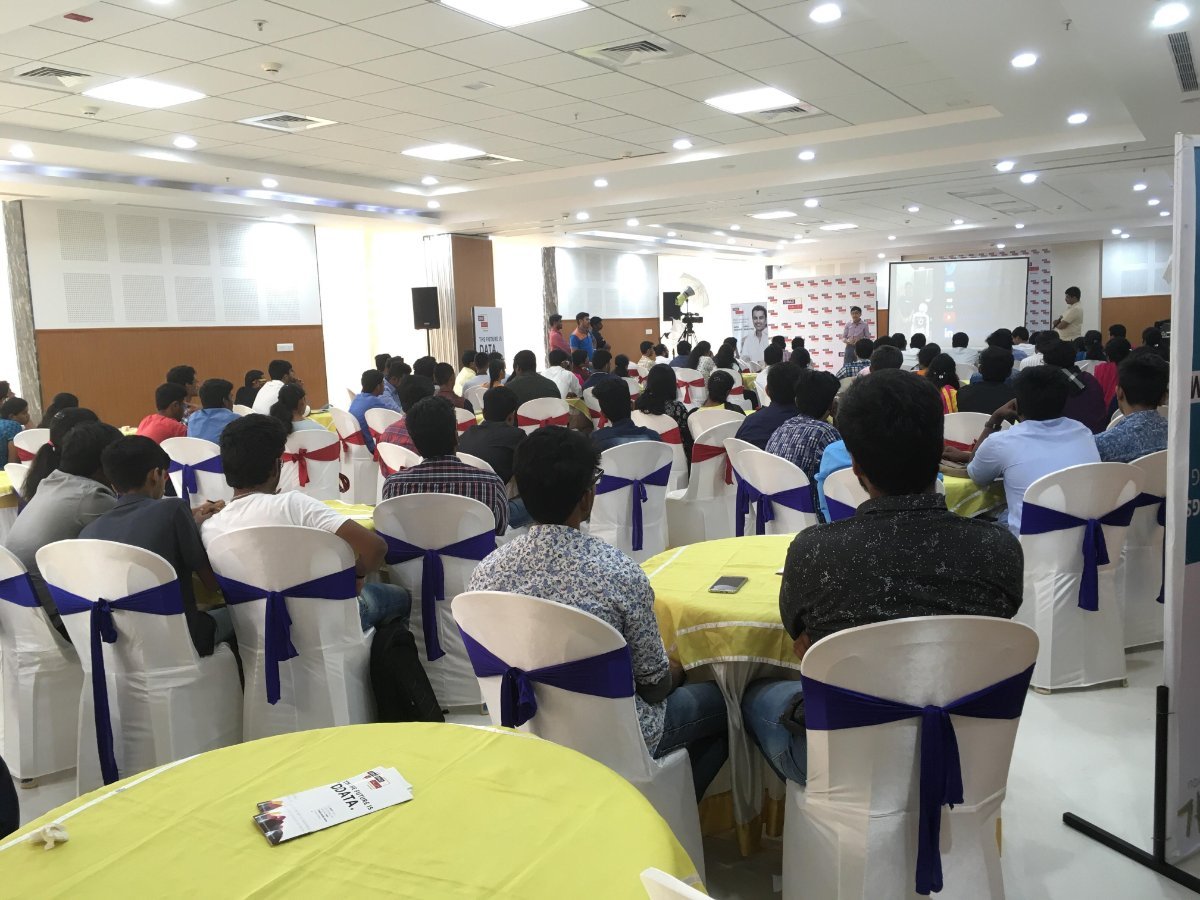 gradvalley's tweet photo. GradValley made Tanmay Bakshi be easy access and approachable to many students in Coimbatore with Meet & Greet at Brookefields Mall in Coimbatore.
#Vimal Veereshwarayya Ph.D #GradValley Data Science #Tanmay Bakshi https://t.co/RcJzFYIOex
