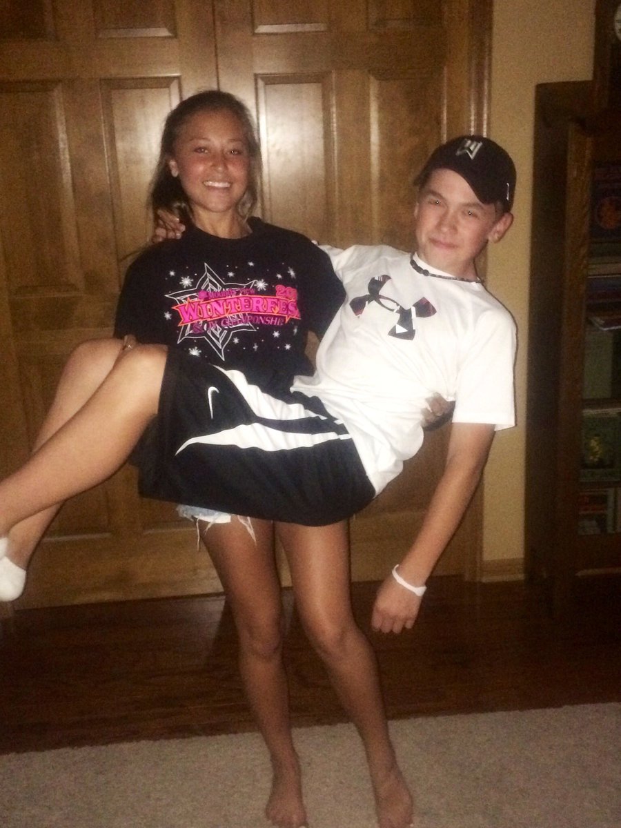 DoceHallie's tweet photo. Hahaha every year!!! Happy bday stue, weird to think ur older than me since I’m taller than u..🙄 hope you had a good day 🎉 @AStuey https://t.co/IrgGP00Fg8