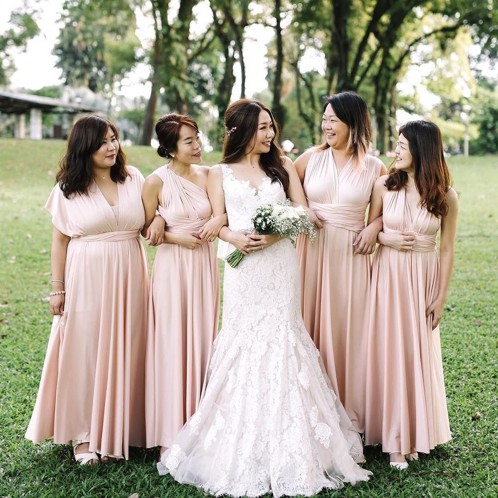 herworldbrides's tweet photo. Keep your girls close to you, always ❤️- from Nixi &amp; Hwee Sheng's wedding at the Grand Hyatt that's now up on site! 📷: @calineng 
Gown: @digiobridal 
#realweddings #weddingvenues https://t.co/45ljKyDJCW https://t.co/FDohdDphFB