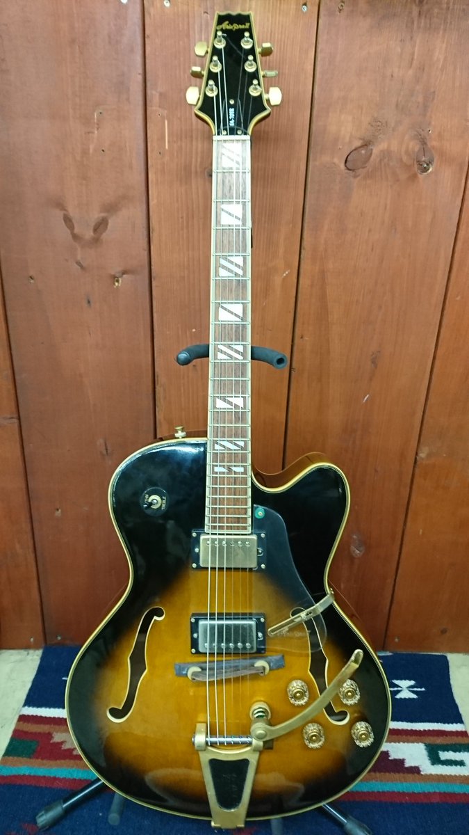 kashihara_inst's tweet photo. AriaProⅡのフルアコ、TA-70TR入荷！2000年前後に海外向けで発売された物の様です。トップは多分5プライのメイプル。ビグスビー・タイプのブリッジも付いた豪華仕様。メッキのダメージはありますが、まずまずのコンディションです。
#AriaPro2
#フルアコ
#ビグスビー
#開放倉庫
#開放倉庫橿原店 https://t.co/aCprF7r1rw