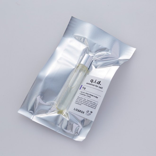 fashionsnap's tweet photo. "1日4回ケアする"ネイルオイル、サロン「LIM」 監修ブランドから登場。明日からオンラインで販売開始
https://t.co/nH5eTuPq80 #Lisarch #LIM https://t.co/oR0yFH9A5p