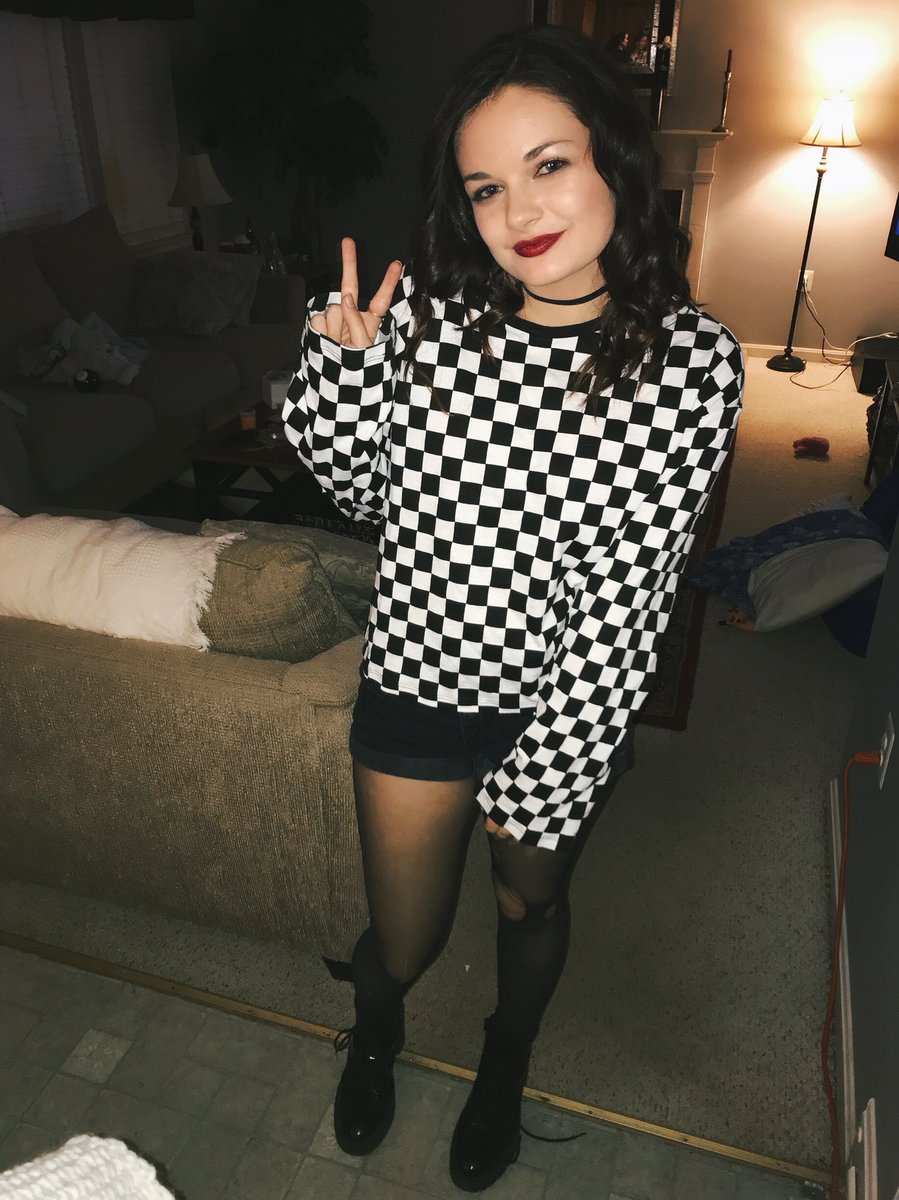 Cloudboybaby's tweet photo. damn another gay hashtag it really is #20gayteen
i already used some of my best earlier on #GAYBAES so here are some pics from New Years since itโs #queeryear https://t.co/dnDjXkUYlM