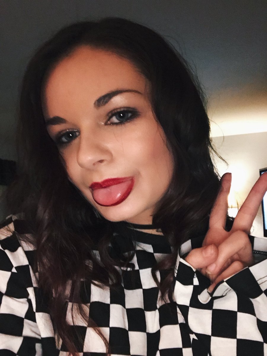 Cloudboybaby's tweet photo. damn another gay hashtag it really is #20gayteen
i already used some of my best earlier on #GAYBAES so here are some pics from New Years since itโs #queeryear https://t.co/dnDjXkUYlM
