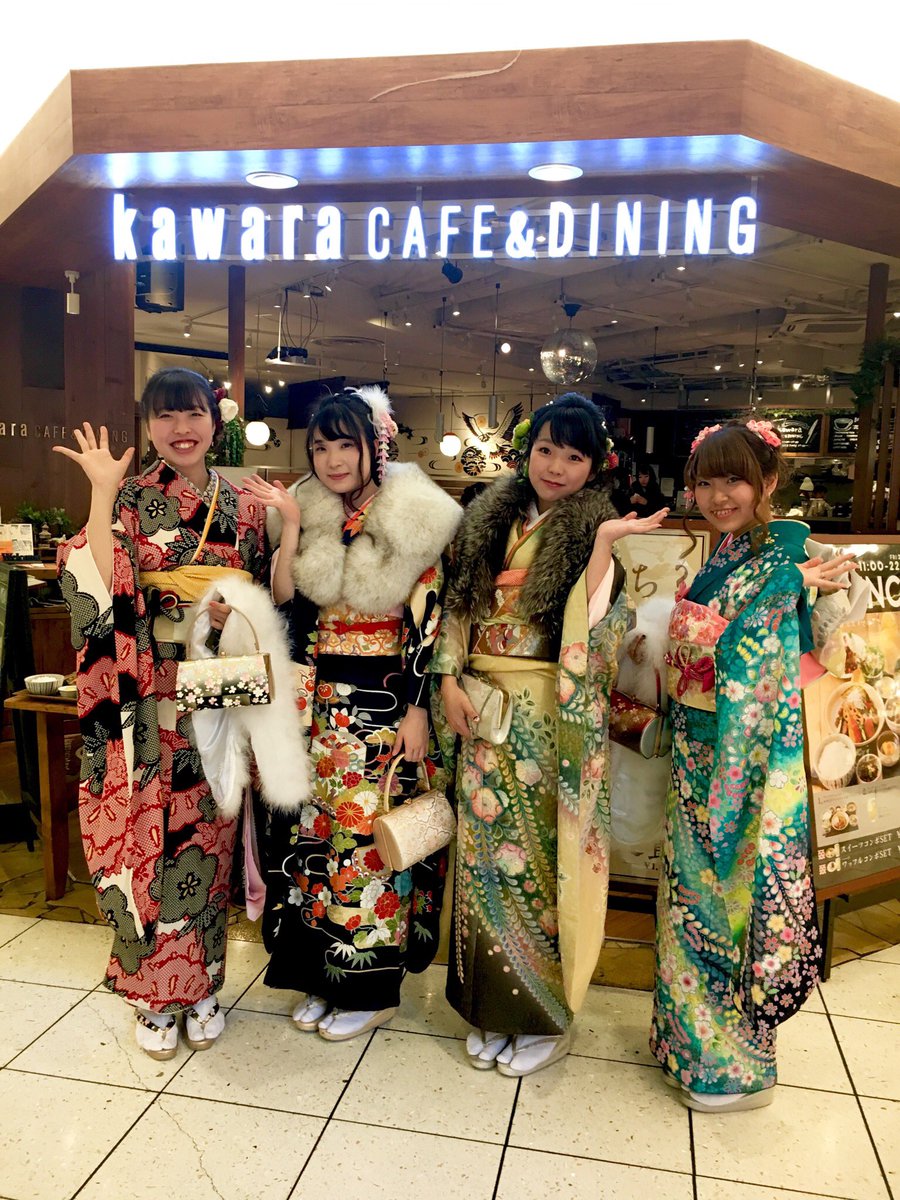 横須賀モアーズシティ Ar Twitter こんちには 本日は成人の日 成人を迎えられた皆様おめでとうございます モアーズシティ館内でご友人と楽しい時間を過ごしていただいている方がたくさんいらっしゃって とても嬉しいです 成人式 成人おめでとう 横須賀