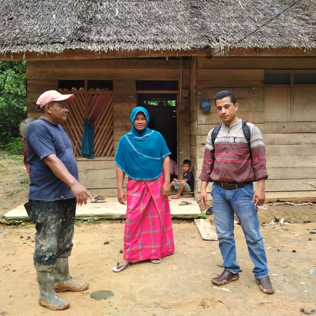 zulfazl24593934's tweet photo. #MANFAATKAN DANA DESA

"Mengunjungi penerima Rumah dhuafa

@jokowi 
@EkoSandjojo 
@taufikmadjid71 
@fachrilabalado 
@khadafibarawas2 https://t.co/GLUyJiKiLS