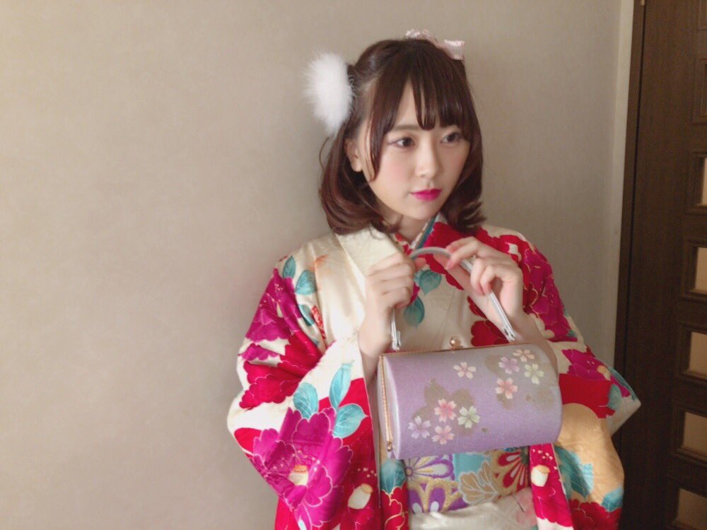 a_1009012's tweet photo. 白地が良かったと怒ってたなーこちゃん。赤も安定に似合っております。かわいいです。

#欅坂46 
#長沢菜々香 
#成人式 
#新成人 
#おめでとう 
#最高かよ https://t.co/MWpDVDDq2L