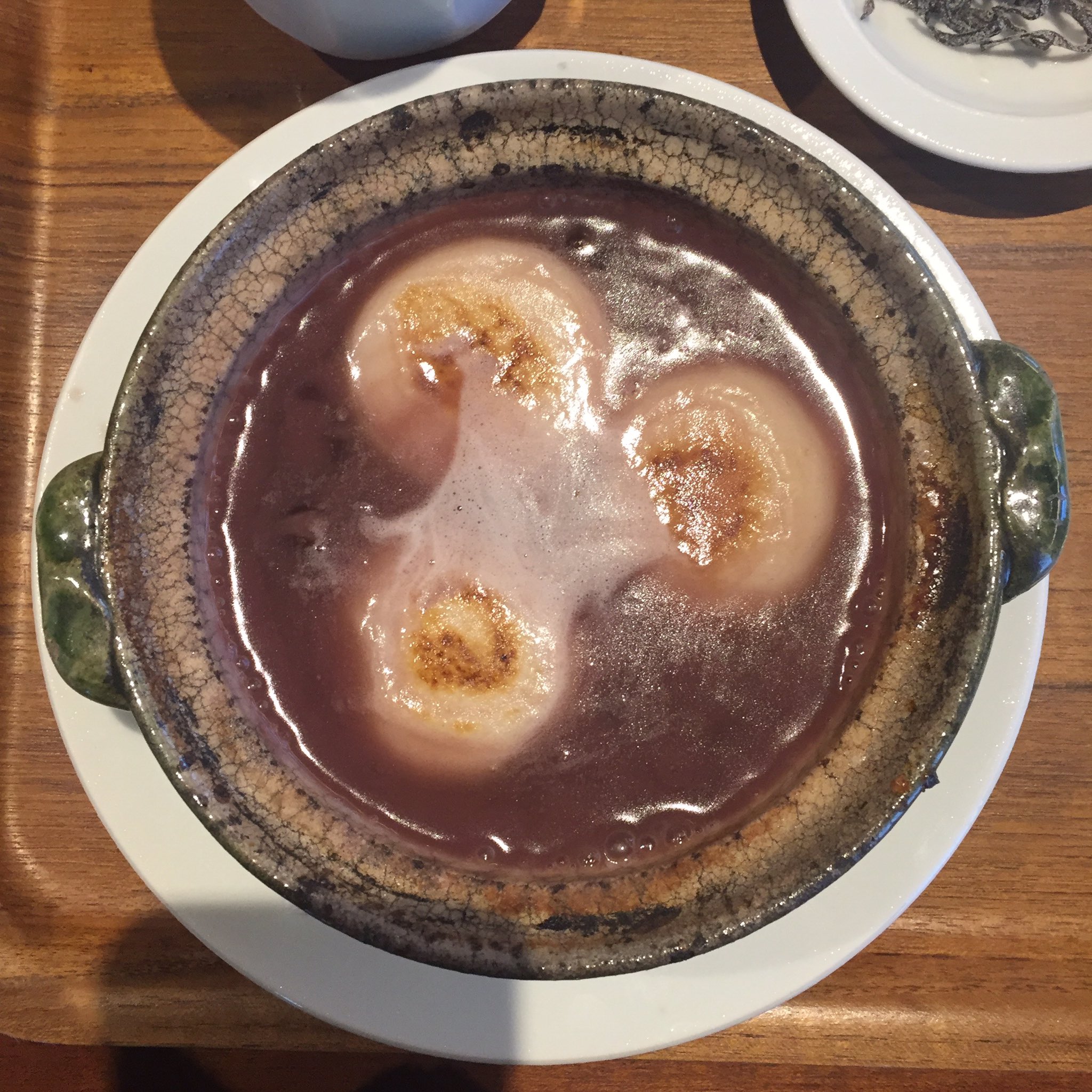 庵 自粛中 Ar Twitter 旭川市神楽岡8条2丁目にある六花亭神楽岡店さんの喫茶室で 季節のおすすめ土鍋ぜんざいを 熱々の煮立ったぜんざいは最後まで冷えることなくいただけます 六花亭 六花亭神楽岡店 ぜんざい おしるこ 神楽岡公園 プラタナス通