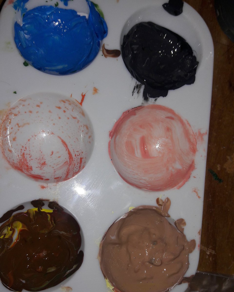 MartithaHdz's tweet photo. Cuando pintas y haces mezclas #paint #art #colors #love https://t.co/wxsKXJl4yp