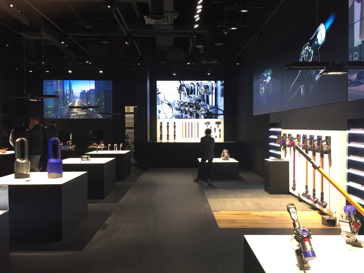 Dyson_Toronto - After NYC and San Francisco, Dyson NOW opened  a new store concept in Toronto’s Yorkdale Shopping Center. A "Retail Theater" introduces gives an overview of the full product line with great detail - after watching you can try them all out.