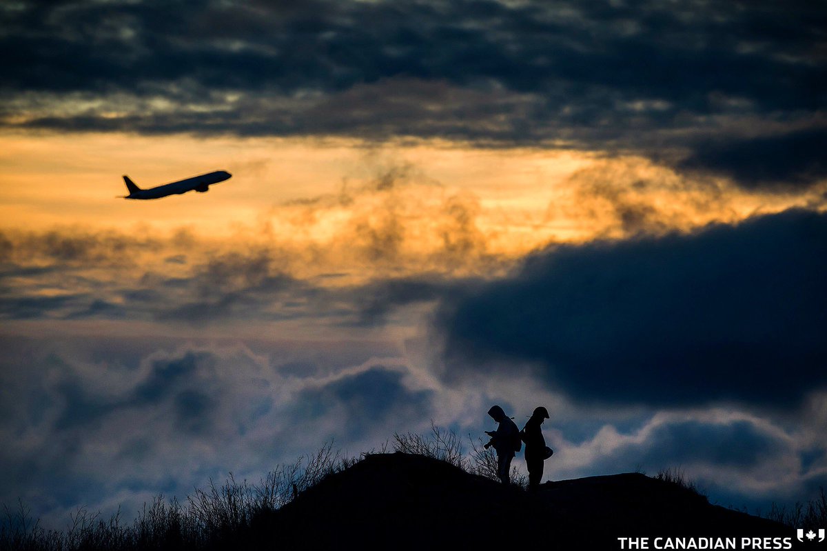 An Air Canada plane takes off as Andrew Yang and Kevin Jiang take photographs at Vancouver International Airport at sunset, in Richmond, B.C., on Sunday December 31, 2017. #vancouver #richmond #planespotters #planespotting #sunset #aircanada instagram.com/p/BdY4JYNAm7x
