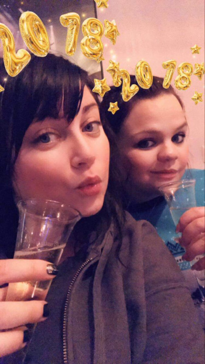 amanda_olander's tweet photo. Happy new year my darlings! #2018 #happynewyear #bestfriends #sweden https://t.co/oBWu85VJJL