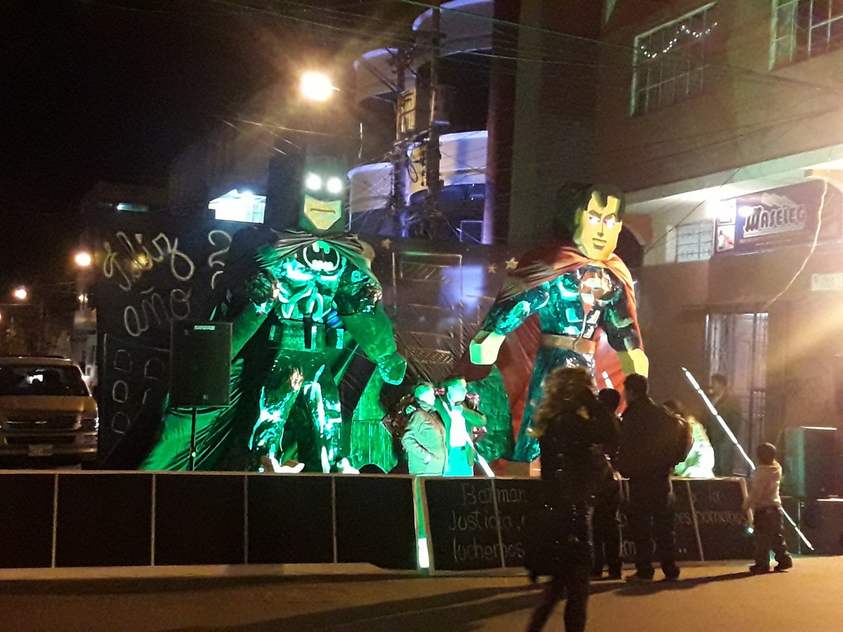 MundialRiobamba's tweet photo. #Riobamba #FindeAno2017 #AñoNuevo https://t.co/OVRl1y05rO