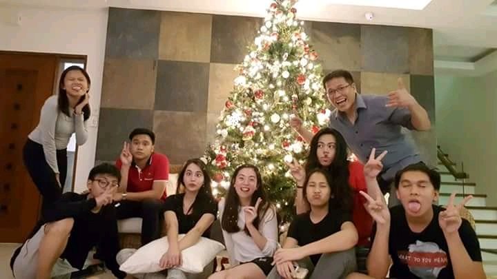 JuliaMSpikers's tweet photo. Happy Holidays from these pips.

 #AsintadoFullTrailer https://t.co/LtUieMvIxy