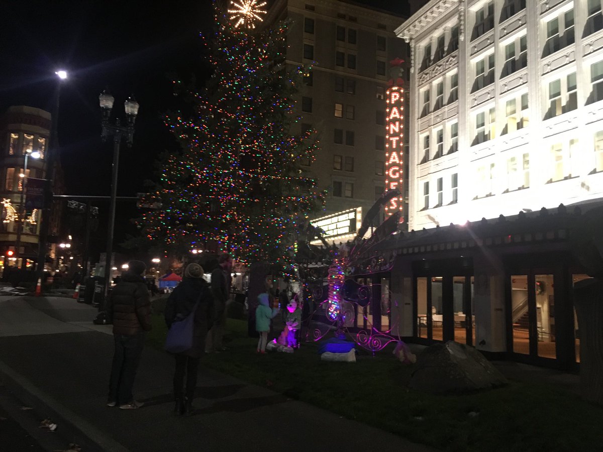 rtmarriott's tweet photo. Roads are closed. Supermoon is shining!  Crowds are gathering getting ready to spend the next 6 hours of 2017 celebrating. 100’s of events &amp; performances. Cool but not cold! Come down and join in! Great night ahead! #firstnighttacoma https://t.co/o7K9eS7bhe