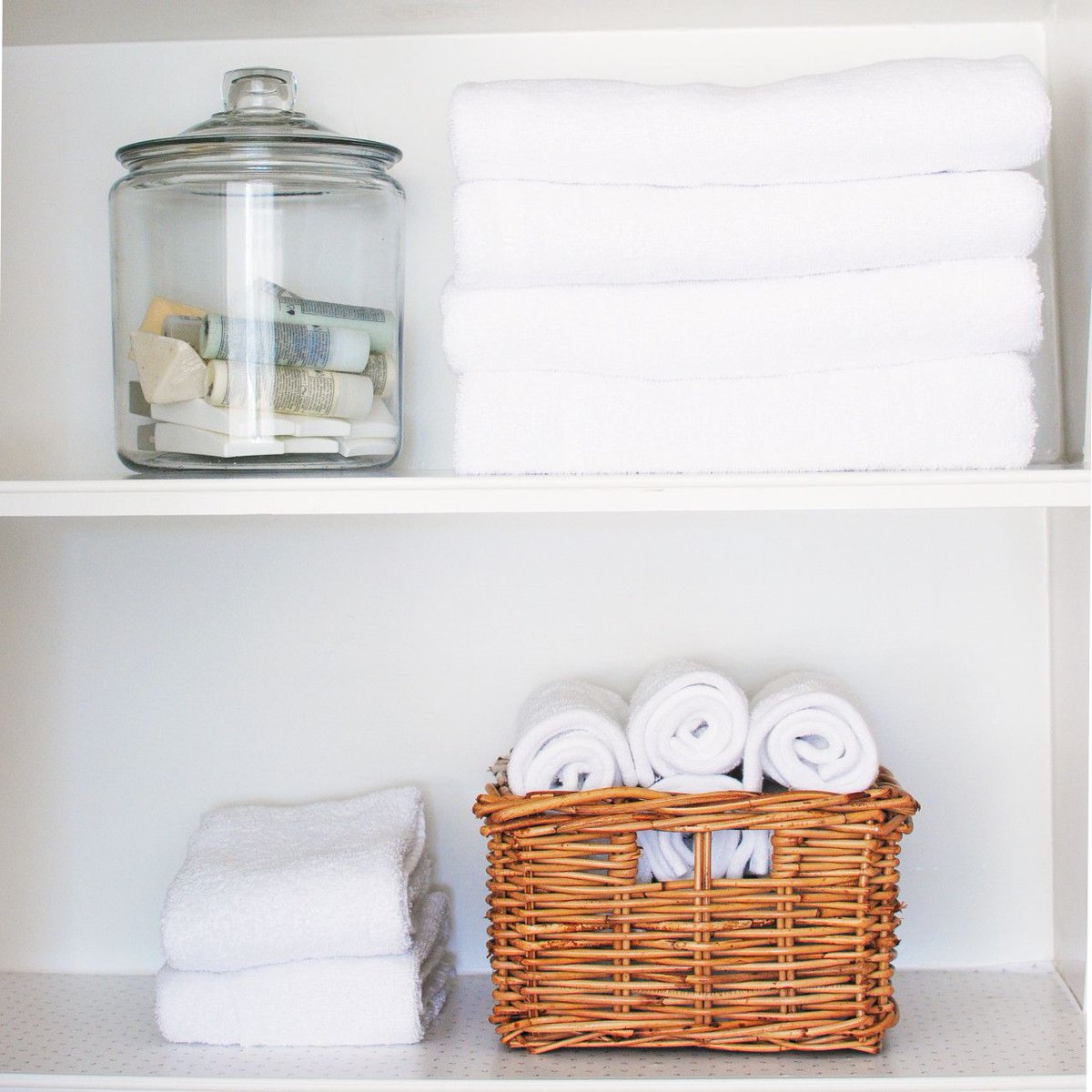 IanTheRealtor's tweet photo. Is your small #linen closet overwhelmed? Here's how to help it out. #organize  https://t.co/6Xyn3Q92zA https://t.co/aP7VxAAxjp