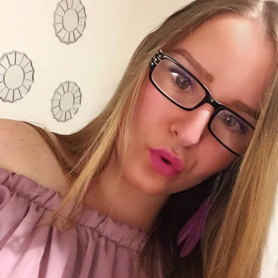 ashleexoxo83's tweet photo. Let the good thoughts grow like flowers 🌷 https://t.co/q6HlASs85W