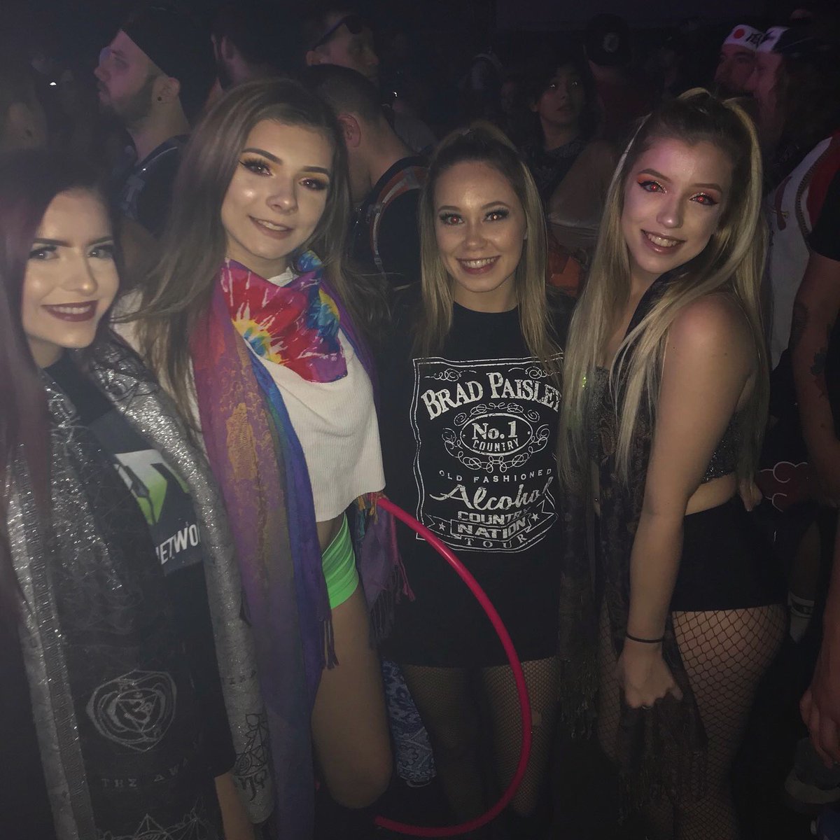c0wbitch's tweet photo. I️ love these people 💞 #LAN2017 https://t.co/VfdwNtYAuK
