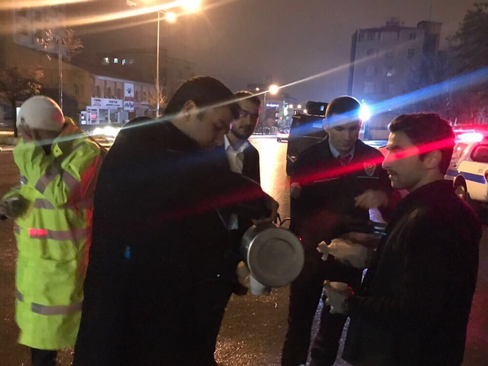 akgenclikmus's tweet photo. Huzurlu ve güvenli bir Türkiye için görevde olan güvenlik mensuplarımızı ziyaret ettik
#TeşekkürlerKahramanlarımıza https://t.co/0WTIjOAxoJ