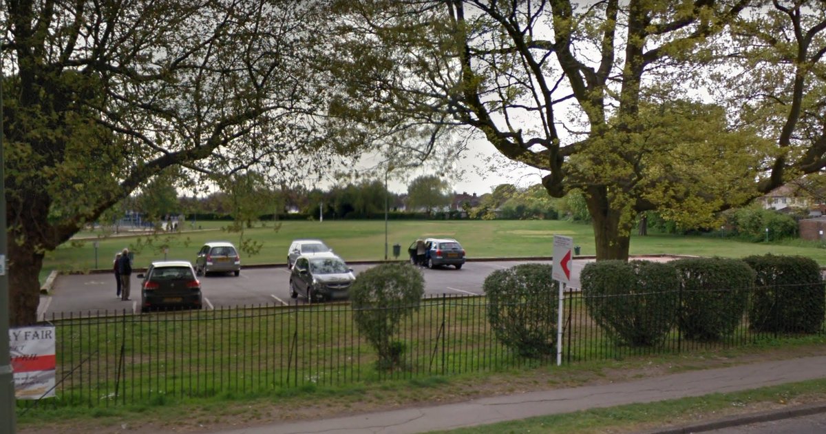 BeesBeyond's tweet photo. Exciting news for Horley Recreation Ground as new cafe and public toilets are in the plan for 2018 https://t.co/cwNQWwBZn0 https://t.co/cENnVeR6fo