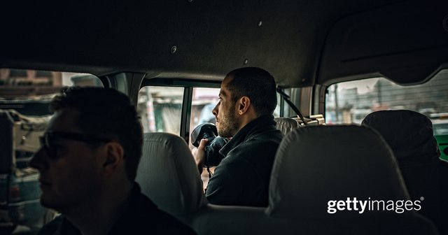 domusvr360's tweet photo. The rise and fall of the #citizen #journalist 📷: @ALEKSANDARNAKIC for @GettyImages via @Minutehack https://t.co/jx4eUvXcvn https://t.co/n2s5jbMROS