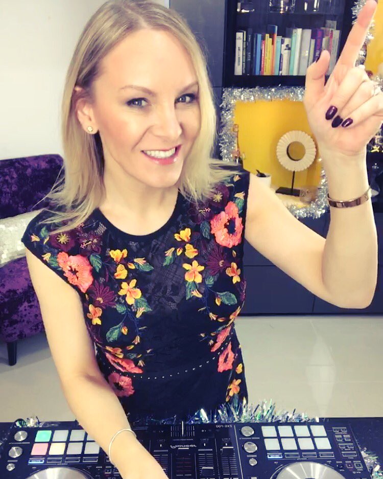 KitchenBelters's tweet photo. Thank you to everyone who watched my NYE @KitchenBelters, almost 80,000 views! 

I’m pointing to 2018....go get it &amp; make your dreams come true! 

Happy New Year everyone!! Xx https://t.co/ojkdSjt7AI