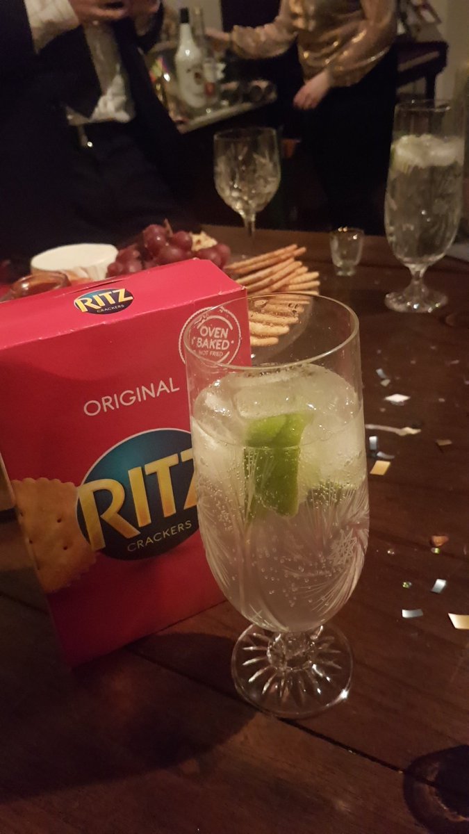 jorunnpala's tweet photo. Skinny bitch but still a ritz bitch #2017WasLike https://t.co/yTV2bTT4zG